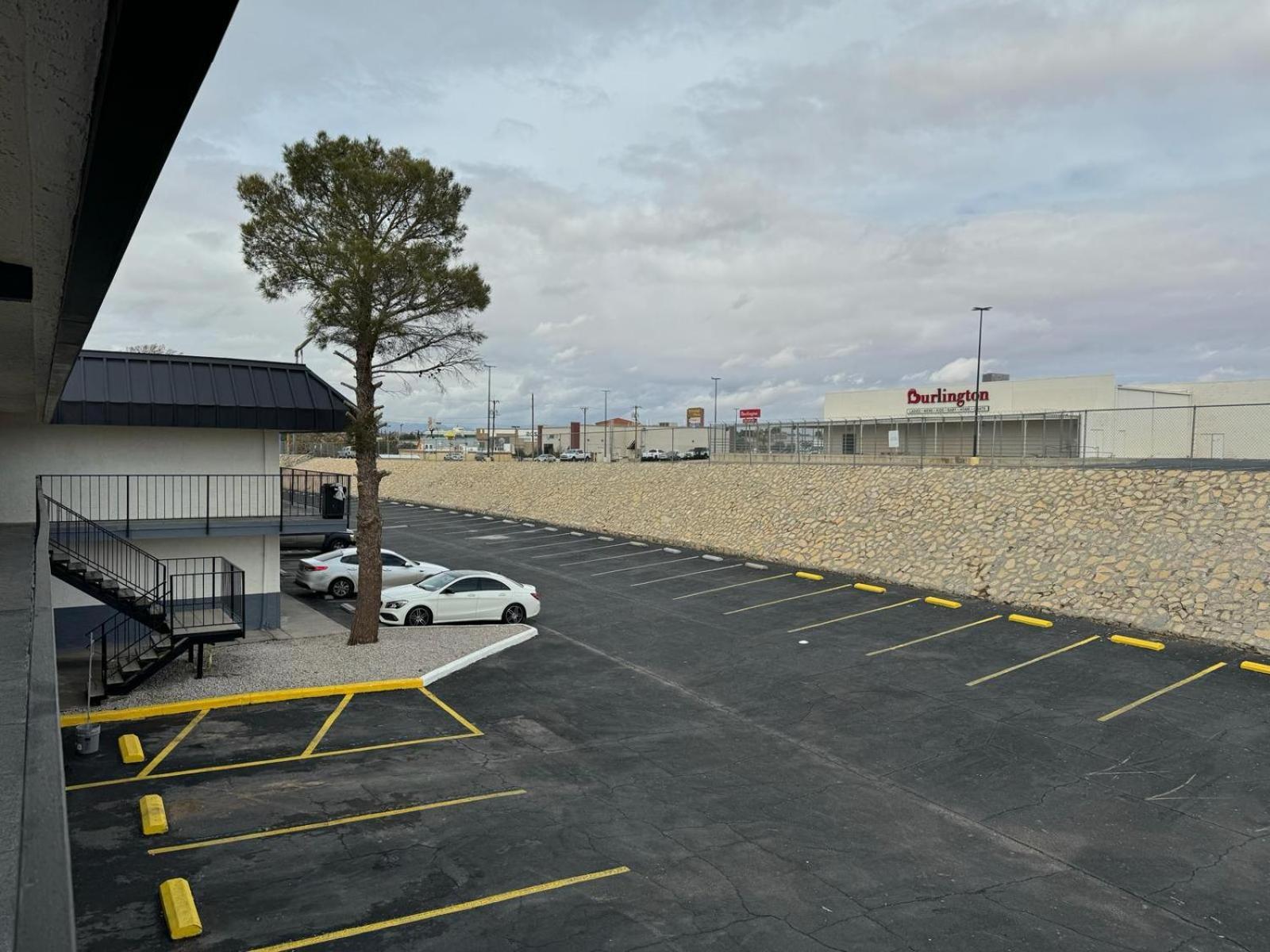 Days By Wyndham Airport East Hotel