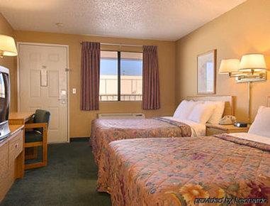 Days By Wyndham Airport East Hotel