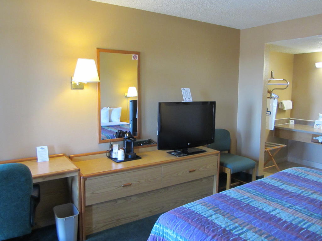 Hotel Days By Wyndham Airport East 2*