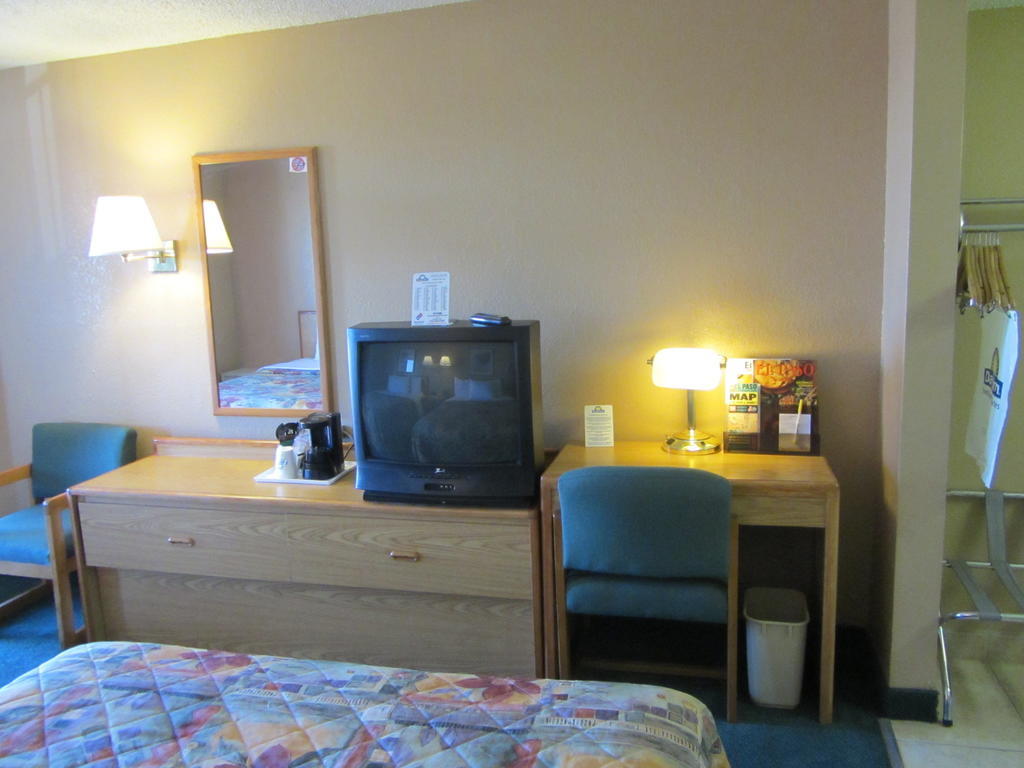 Days By Wyndham Airport East Hotel 2*